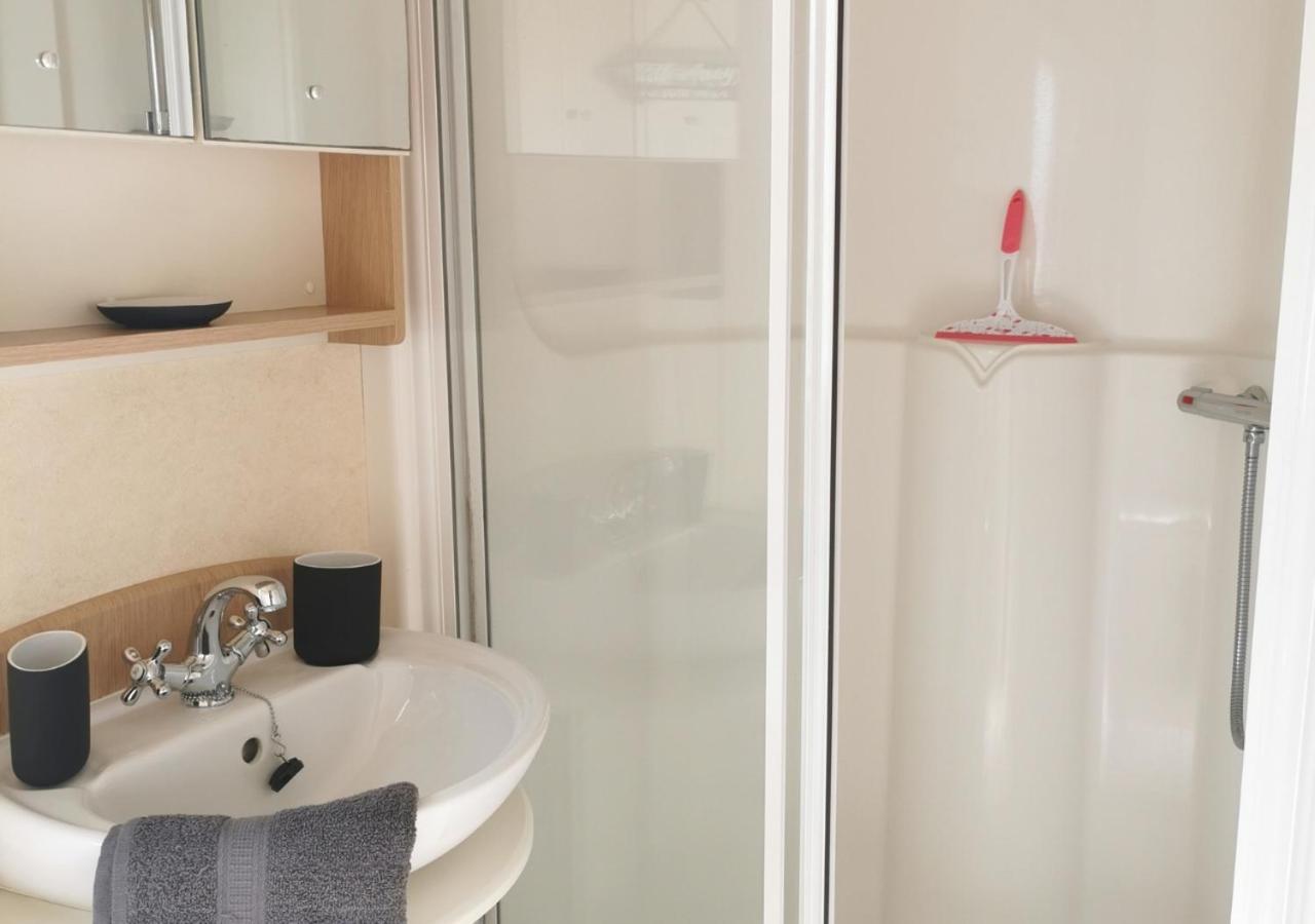 Tranquil 6 Berth Luxury Holiday Home Chichester Exterior foto