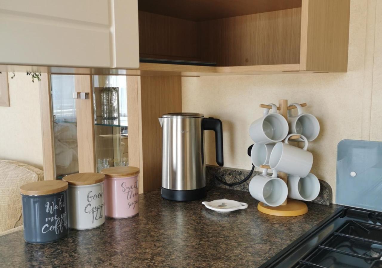 Tranquil 6 Berth Luxury Holiday Home Chichester Exterior foto